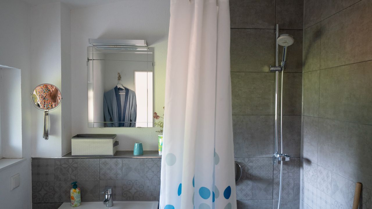 INSIDE, BATHROOM INSIDE, BATHROOM